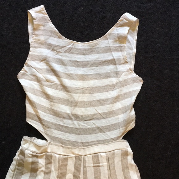 🛑SOLD! 💙 Gorgeous cut out Romper - Picture 3 of 8